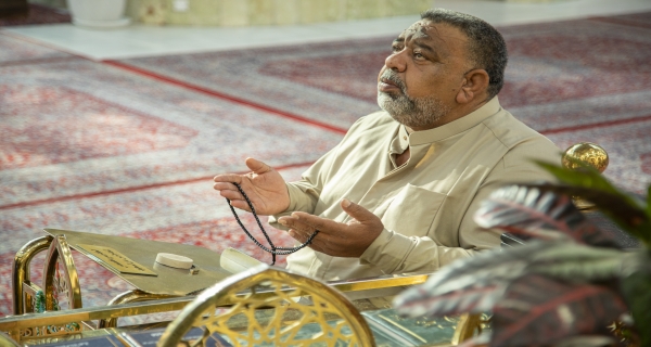 أجواء الدعاء في صحن المولى أبي الفضل العباس (عليه السلام)